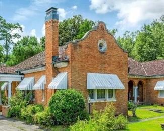 Historic Neighborhood Prestigious Estate Property - Built by FM Tatum in the early 1900s, this home is a true Hattiesburg treasure and is poised near a revitalized downtown Hattiesburg.