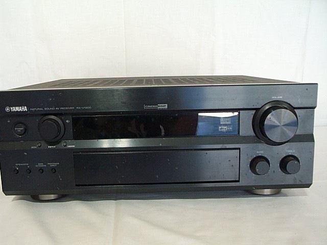 Yamaha RX-V1300 receiver