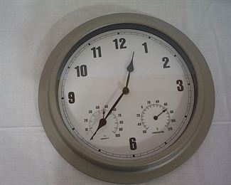 clock with humidity and temp