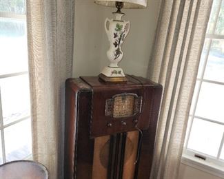 antique tube radio