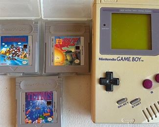 Nintendo Game Boy w Tetris, Super Mario Land and F-1 Race Games 