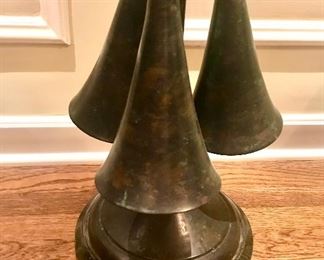 Detail
Maitland Smith 
3-horn metal floor lamp
verdigris finish, 64” h with shade 

$600
