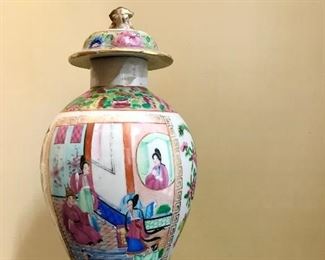 19th c Chinese Export
Mei ping jar with lid
porcelain 
11.5” h x 5.5” diam
restored
SOLD