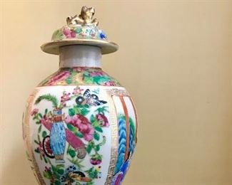 19th c Chinese Export
Mei ping jar with lid
porcelain 
11.5” h x 5.5” diam
restored
SOLD