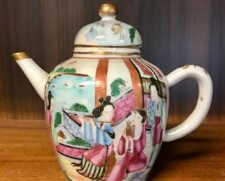 18th/19th c Chinese Export 
porcelain teapot with lid
2 small chips to rim
4.75” h

$300