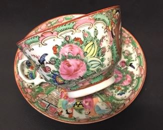 1 of pair
Pair early 20th c Chinese Export Rose Medallion porcelain cup & saucers 

$250