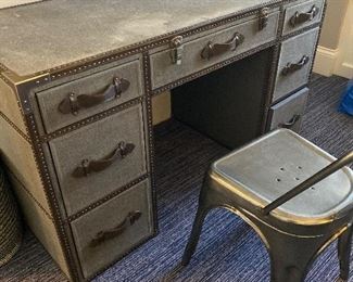 Suitcase desk 52.5 x 24 x 30