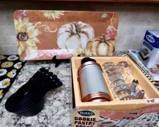 Kitchen Misc - Vintage Cookie Pastry Press