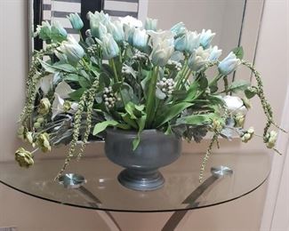 Glass table contemporary 3 piece set. Has end table and coffee table, shown in living room pictures.