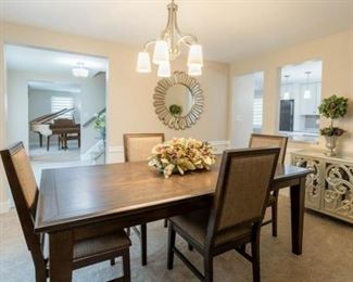 New dining room set w 6 chairs.