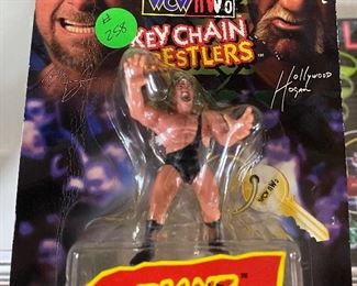 WCW Keychain Wrestlers "Giant" Figure on Card