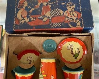 Old Tin Lithograph Child's Tea Set