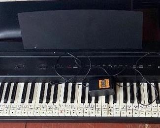 Roland ep7II Digital Piano (Some Damage on Side)