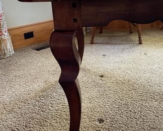 French Provincial Extension Dining Table. Measures 71 - 110" L x 44" W x 30" H with 24" Clearance. Has Two 20” Leaves. Photo 4 of 4.