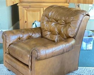 Vintage North Hickory Furniture Company Leather Club Chair. Photo 2 of 3.