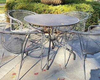 Set of 4 Woodard Barrel Back Dining Chairs & Metal Table.