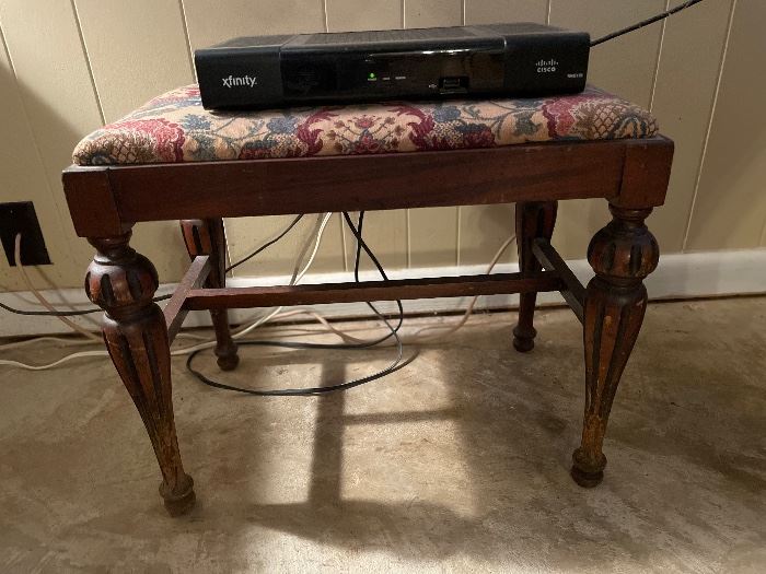 Estate sale with BEAUTIFUL furniture! starts on 10/28/2022