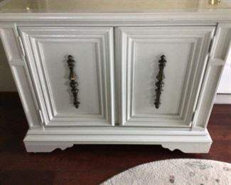 Server with castors and marble insert