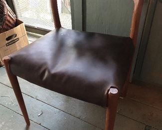 There are 6 of these chairs! 