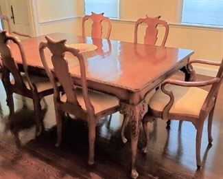 Beautiful Baker inlaid dining table, gorgeous set of unusual dining chairs in the Queen Ann manner