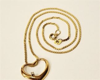 14kt gold heart necklace. Italian Uno-A-Erre