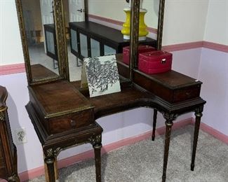 ANTIQUE VANITY