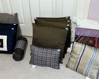 DECORATIVE ACCENT PILLOWS