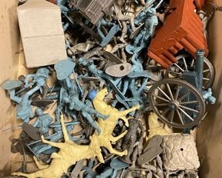 MARX "BATTLE OF THE BLUE AND GRAY" Play Set Approx. 120 pieces