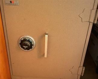 YALE Home Combination Lock, Security Safe --Approx. 14" x 18" x 18" 