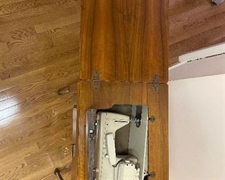 #54 Art Deco Singer Sewing Table with Spindle Legs - 31x24x16.5 $ 100.00