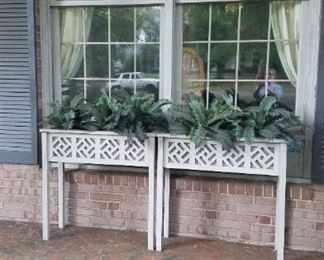 4 nice wooden planters