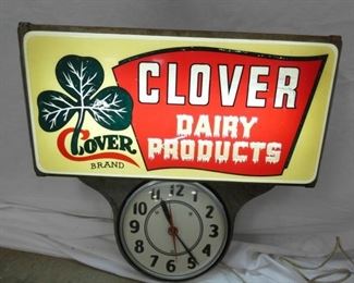 LIGHTED CLOVER DAIRY CLOCK