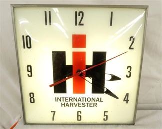 16X16 INTERNATIONAL HARVESTOR CLOCK