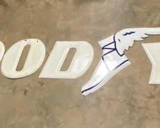 VIEW 2 CLOSEUP W/ FOOT