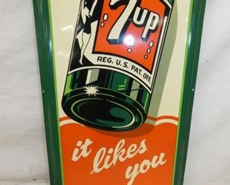 VIEW 3 CLOSE UP BOTTOM 7-UP