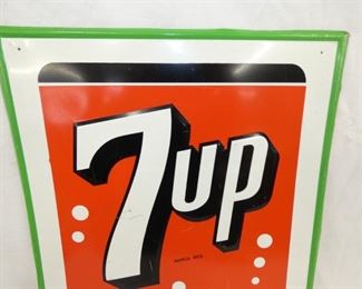 VIEW 2 CLOSE UP 7UP 18X23