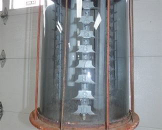 VIEW 8 CLOSEUP GLASS 10G. CYLINDER