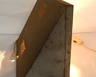 VIEW 5 SIDE LIGHTED BATTERIES DISPLAY