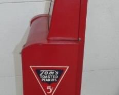 VIEW 5 RIGHSIDE TOMS