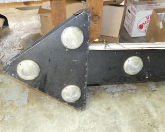 VIEW 2 CLOSEUP SIGN ARROW