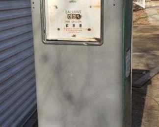 VIEW 2 OTHERSIDE BOWSER GAS PUMP