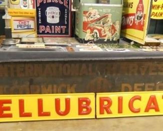 2PC. PORC. EMB. SHELL LUBRICATION SIGN