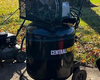 Central pneumatic air compressor