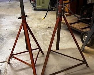 Jackstands to hold the conveyor belts for the planer