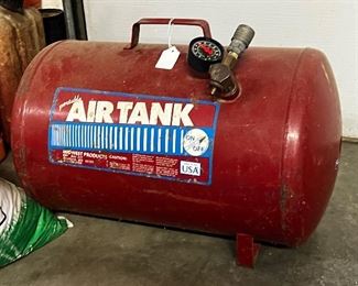 Compressed air tank