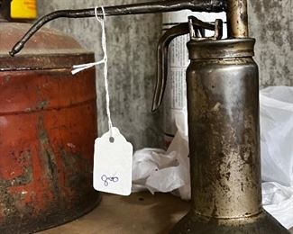 Vintage oil can