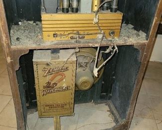 1941 Zenith 10-S-567 Console Radio