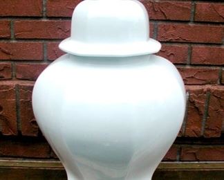 Porceline jar