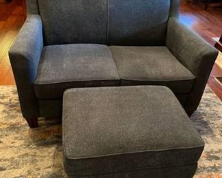 Flexsteel loveseat with ottoman blue chenille absolutely gorgeous matches lot number 1001
