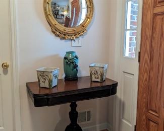 Vintage gold gilt wood Federal convex mirror, 1940's mahogany game table, pair of Asian earthenware cachepots and 3-D Asian glazed terra cotta vase on wooden stand.